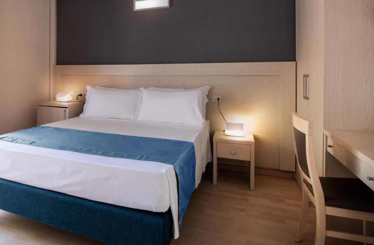 Hotel Baia Imperiale Spiaggia di Cavoli Kültér fotó