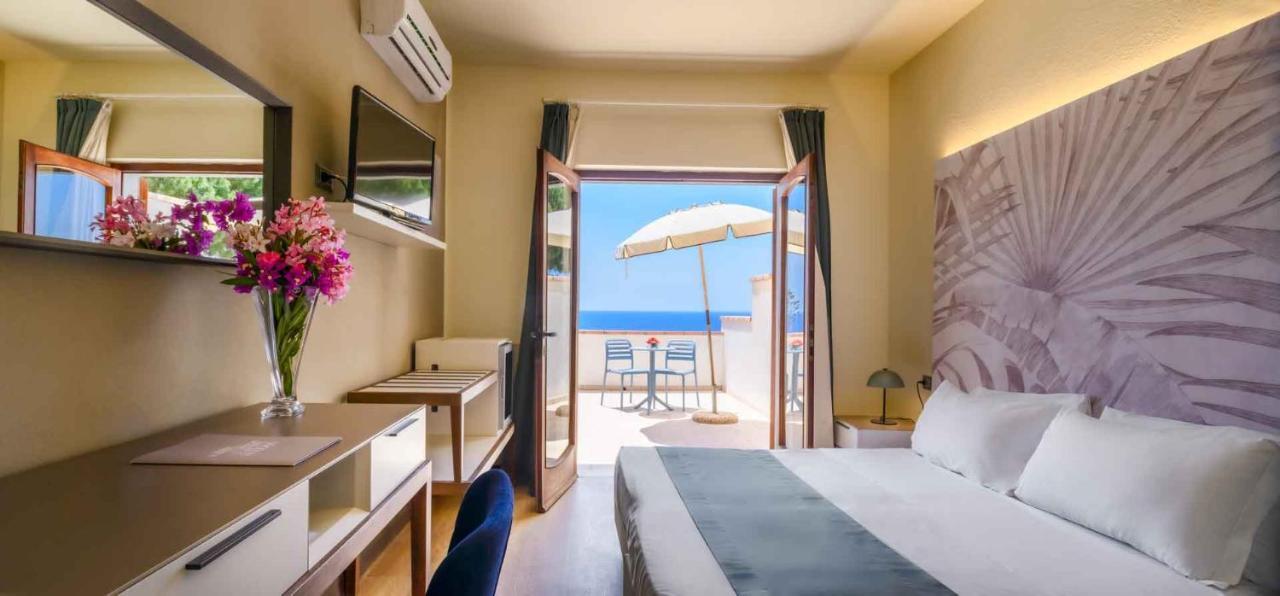 Hotel Baia Imperiale Spiaggia di Cavoli Kültér fotó