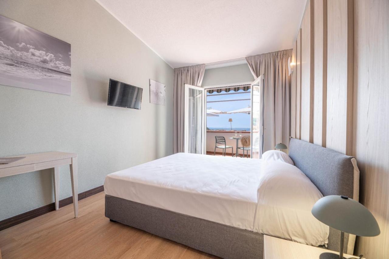 Hotel Baia Imperiale Spiaggia di Cavoli Kültér fotó