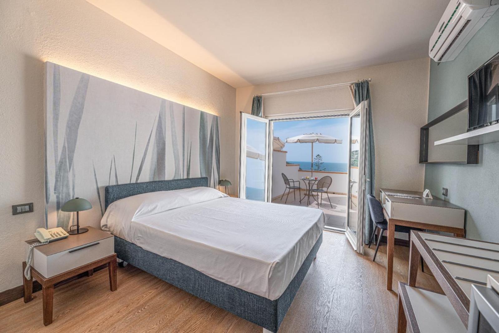 Hotel Baia Imperiale Spiaggia di Cavoli Kültér fotó