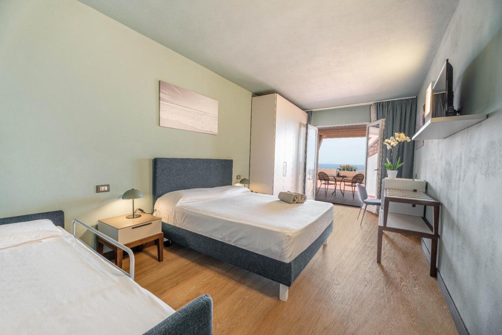 Hotel Baia Imperiale Spiaggia di Cavoli Kültér fotó